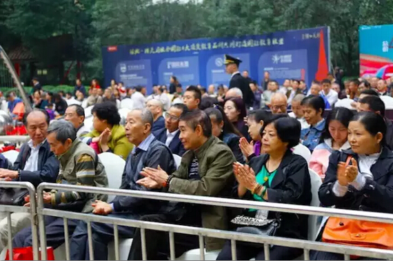 央视《鉴宝》栏目专家蔡国声老师亲临绿地锦天府,鉴天府瑰宝
