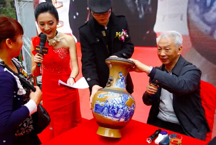 央视《鉴宝》栏目专家蔡国声老师亲临绿地锦天府,鉴天府瑰宝
