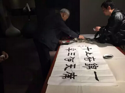 央视《鉴宝》栏目专家蔡国声老师亲临绿地锦天府,鉴天府瑰宝