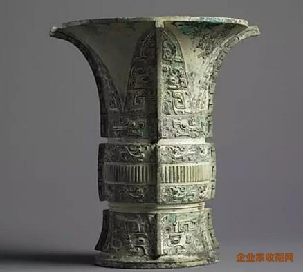 西周早期（公元前11至10世纪） 高古青铜酒具（尊）  高25厘米
