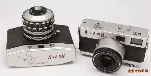  上世纪60年代出产的“北京牌”相机，具有浓郁的时代特点。