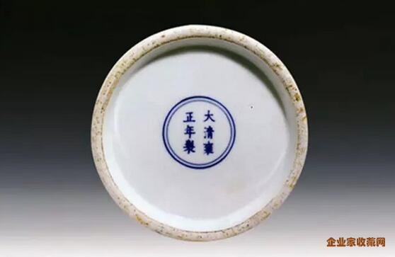 景德镇窑粉彩蝠桃纹橄榄瓶